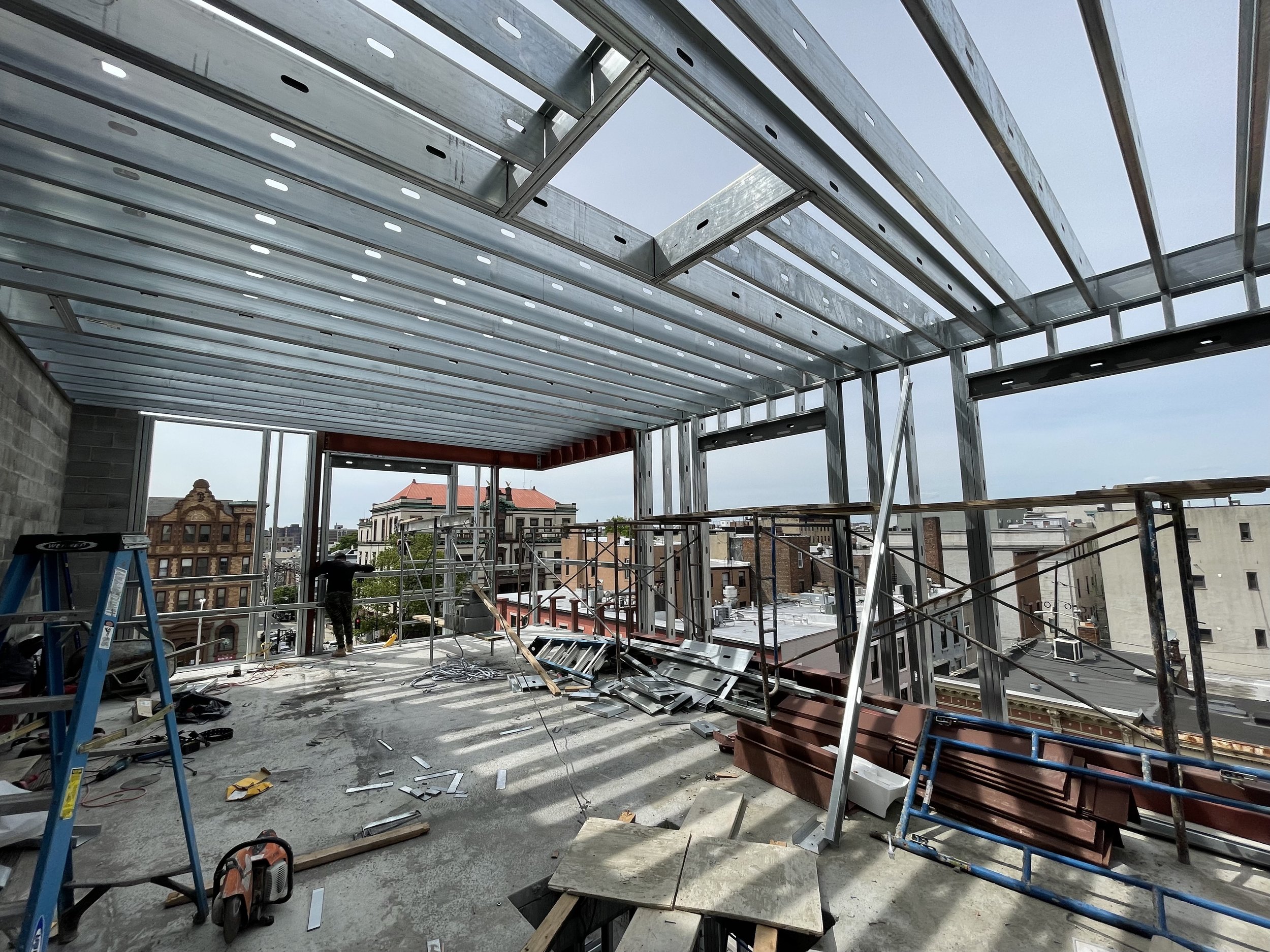 "5th Floor & Climbing" heavy gauge galvanized framing, concrete slab ⠐ image courtesy of nastasi architects © 2022