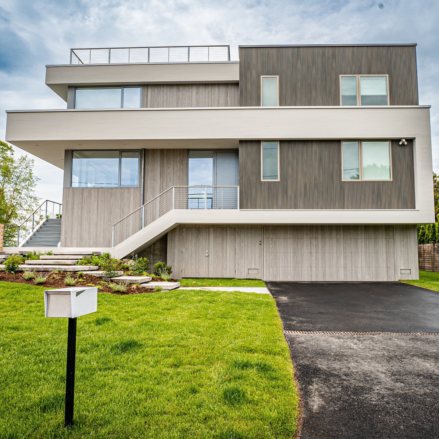 Flush Mount is the future! Contact us to learn more!

#flushmountdoor #flushmountgaragedoor #flushdoor #flushgaragedoor #modernhome #residentialconstruction #modernarchitecture #luxuryhome