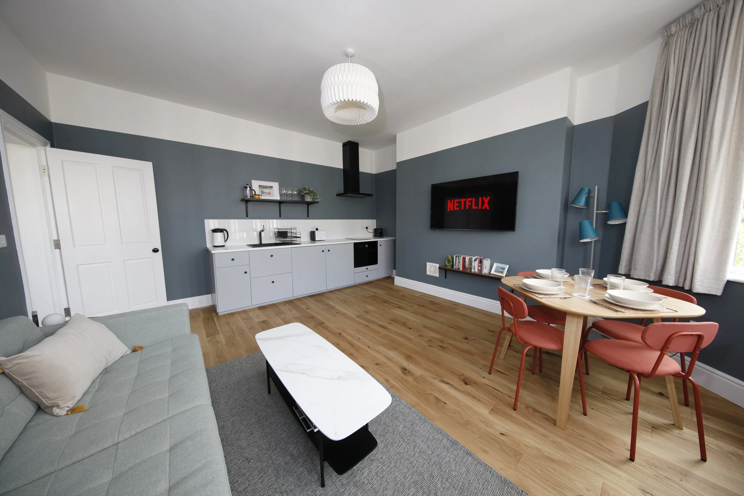 Light, spacious open-plan kitchen, living and dining room