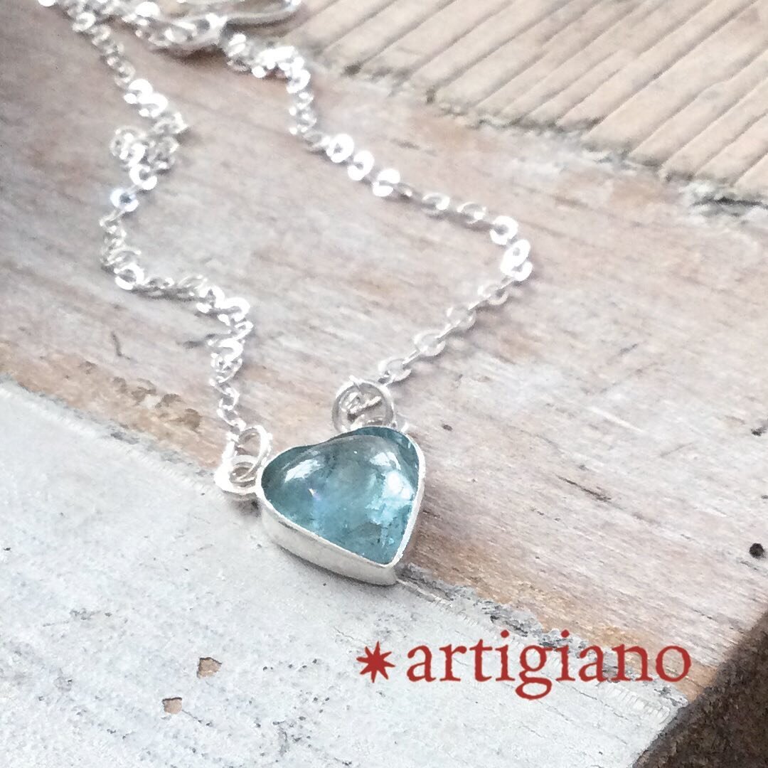 New in blue

#handmadeholiday #blueheart #handmadejewelry #heartnecklace #oneonly