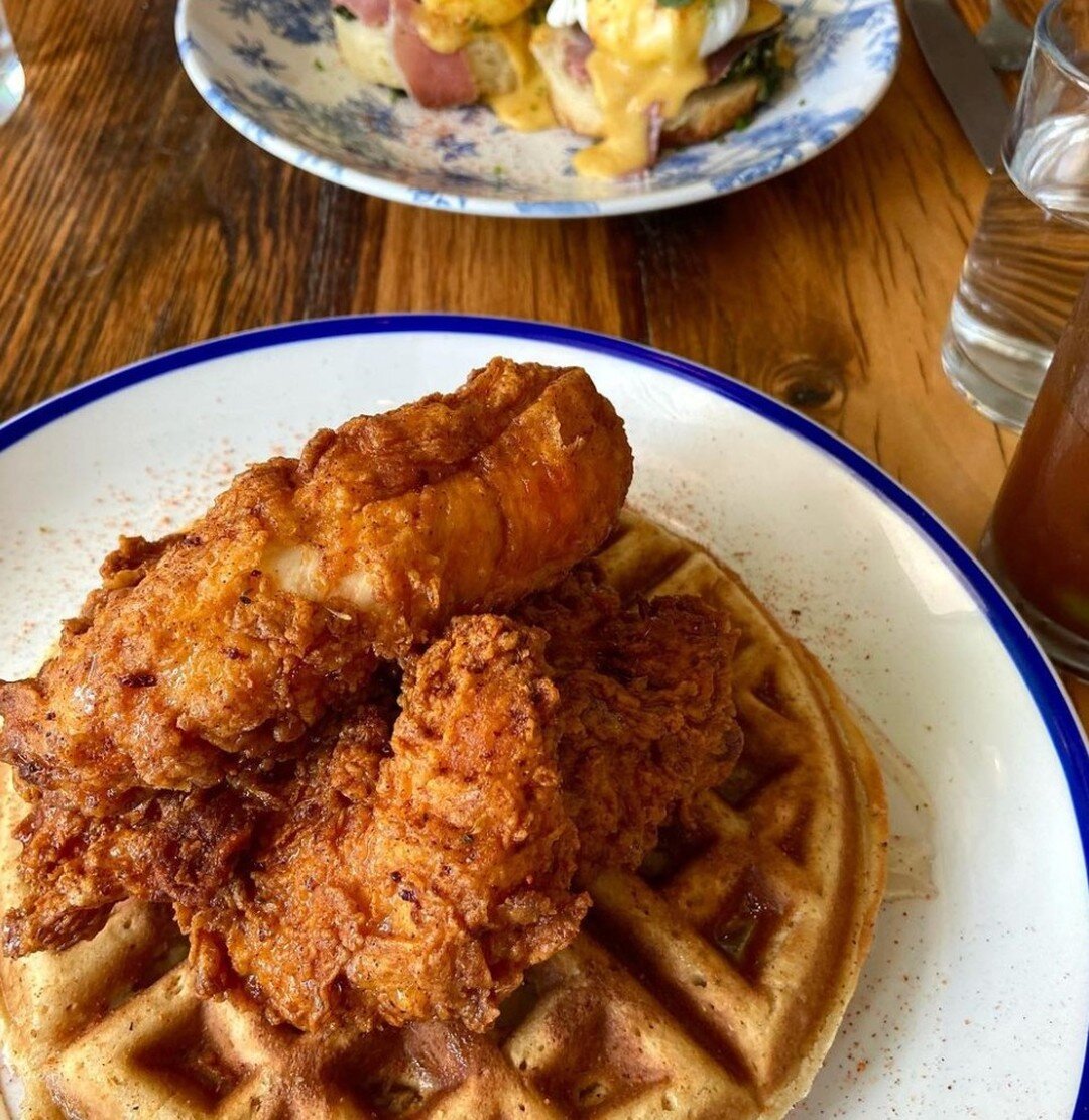 Brunch is servvvved. Every Saturday and Sunday from 10am-2pm. Come get you some of the best brunch in the city! 📷: @angi3love.food