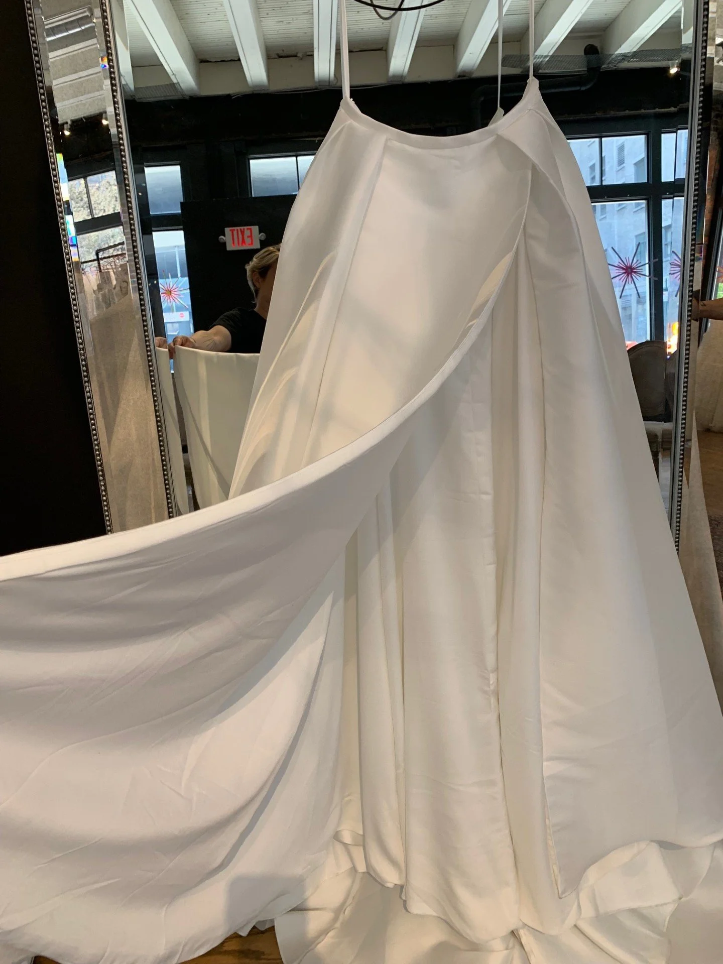 Mya overskirt - slit.jpg