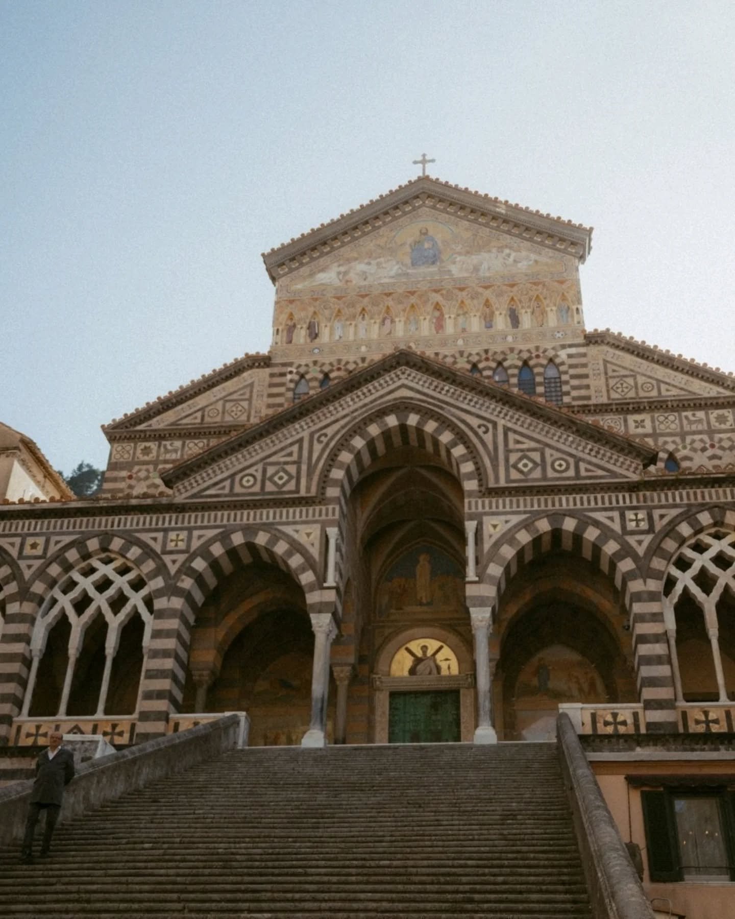 Scenes from an Amalfi morning 📷 

&bull;⁠
&bull;⁠
&bull;⁠
&bull;⁠
&bull;⁠
#VisitItaly #AmalfiCoast #Amalfi #PostcardPlaces #HelloFrom #FolkScenery #OutdoorTones #StoryThroughLens #EuroSummer #SummerInItaly #TravelItaly