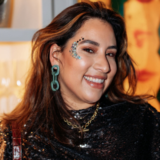 Beautiful brunette woman with hand placed glitter and gems by glitterbar stl at a corporate event.