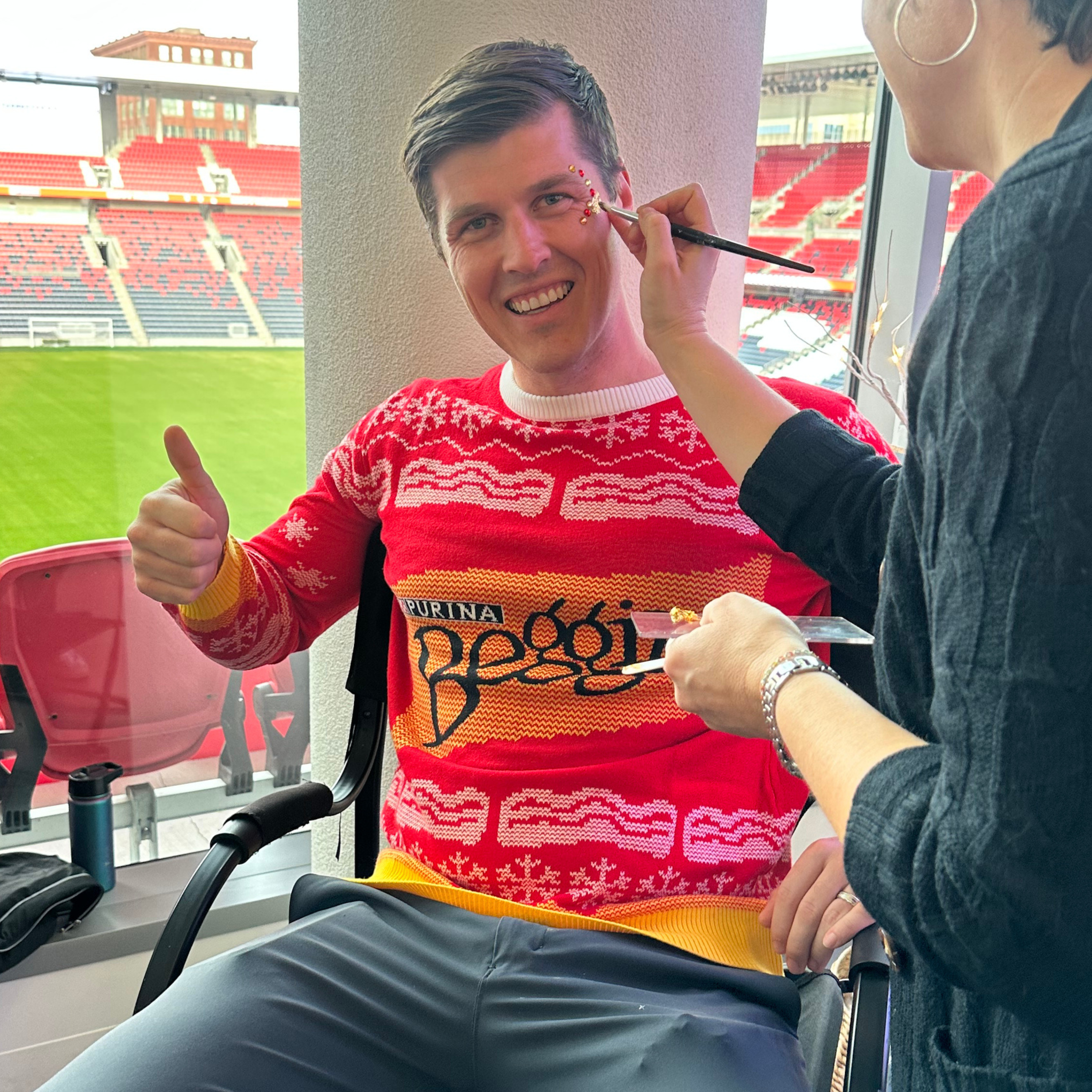 CEO at Purina Corporate event getting custom glitter design.