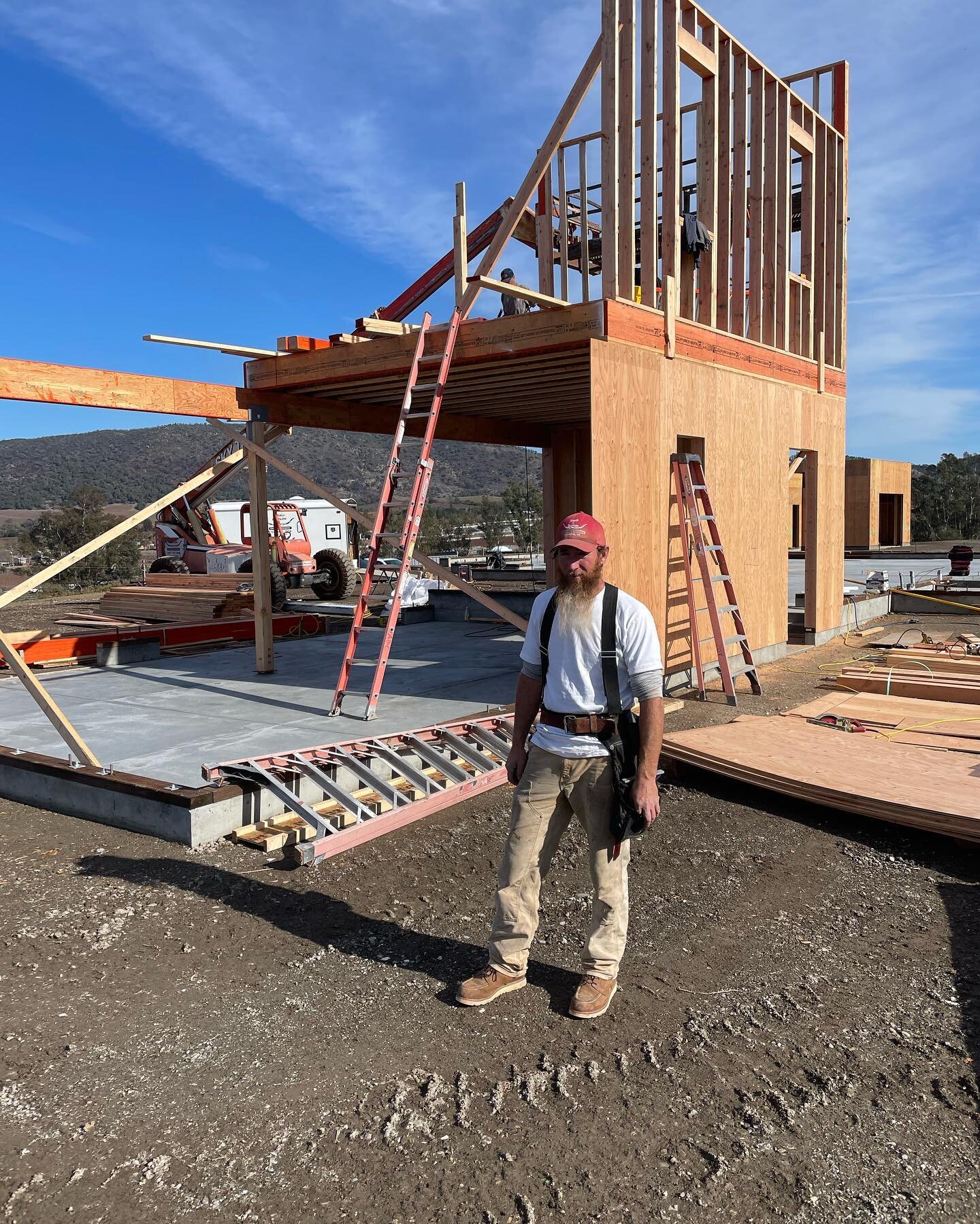 New Landers Curry, project. We are officially out of the dirt. Nice to be working with wood. Jason Bertlow and his crew on framing.