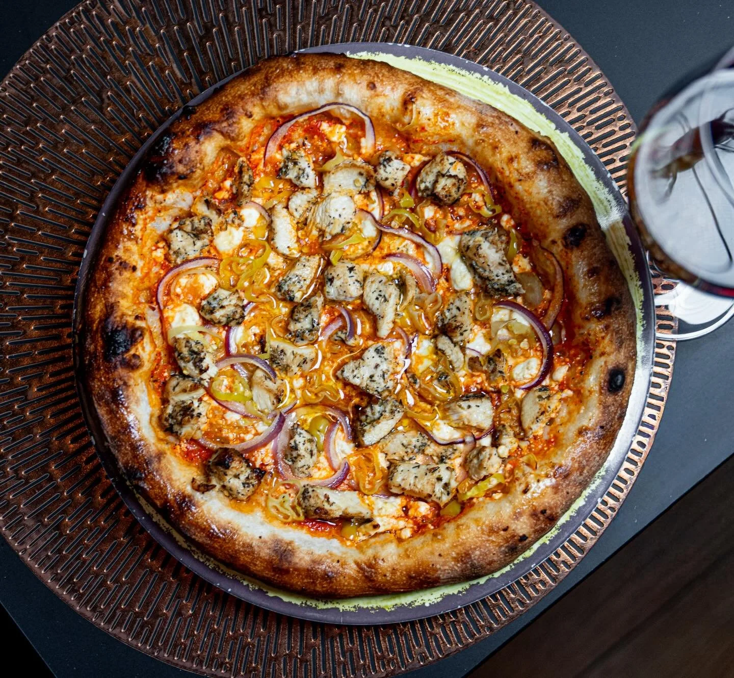 Our Pizza of the week is so good!

Come and try it this weekend!

Rouge Rooster 

Roasted bell pepper sauce, grilled chicken, red onions, and chopped pepperoncini

Yewwww