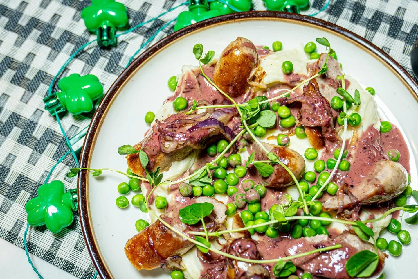 Bangers and Mash

Irish banger sausage / creamed mash potatoes / peas / blueberry onion Demi glac&eacute; 

Starting at 5pm! Available till after Tuesday! 

Come on over!