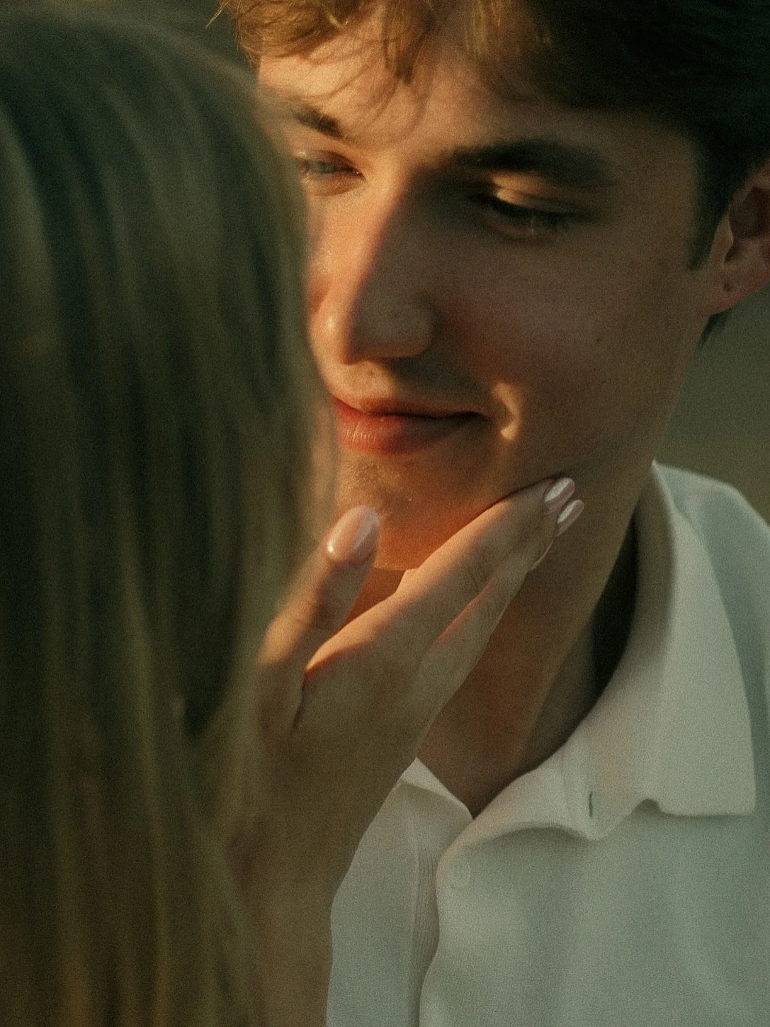 up close + personal // some of my favorite photos from every session are the ones where all you can see is the connection 🥹