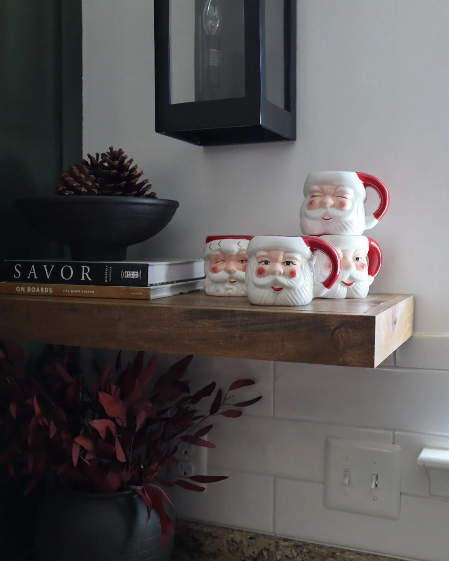 Only one week until Christmas! Once again, it has snuck up on me. Hoping to get some goodies baked this week. What&rsquo;s on your Christmas count down? 
.
.
.
#interiordesign #interiordesigner #christmas #christmasdecor  #christmaskitchen #homedesig