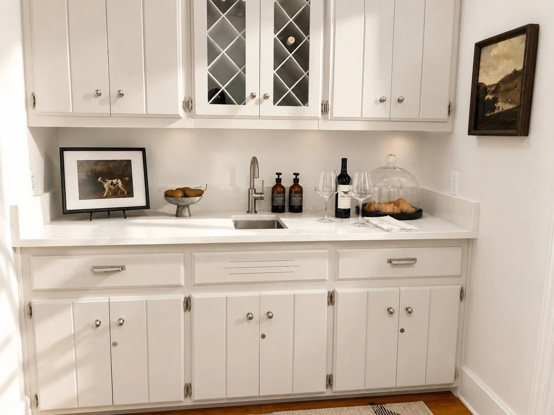 So much brighter #interiordesign #interiordesigner #butlerspantry #paintedcabinets #kitchenreno