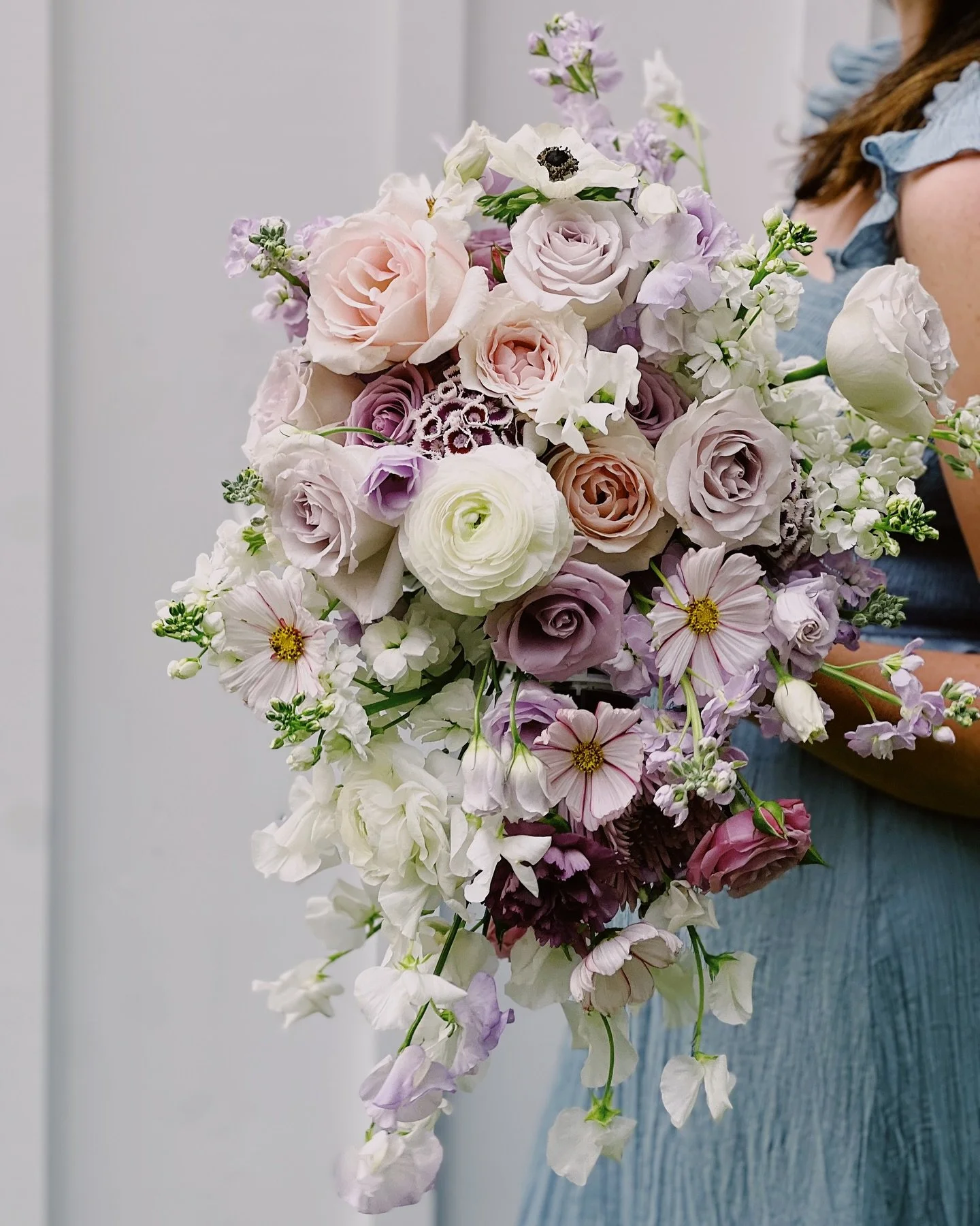 a delicate cascade for Tiffany 🌸 
.
.
.
.
#mnbride #mnweddingflorist #mnflorist #mnfloraldesigner #mnweddings #mnwedding
southern Minnesota, Bride, florals, flowers, floral designer, wedding, florist