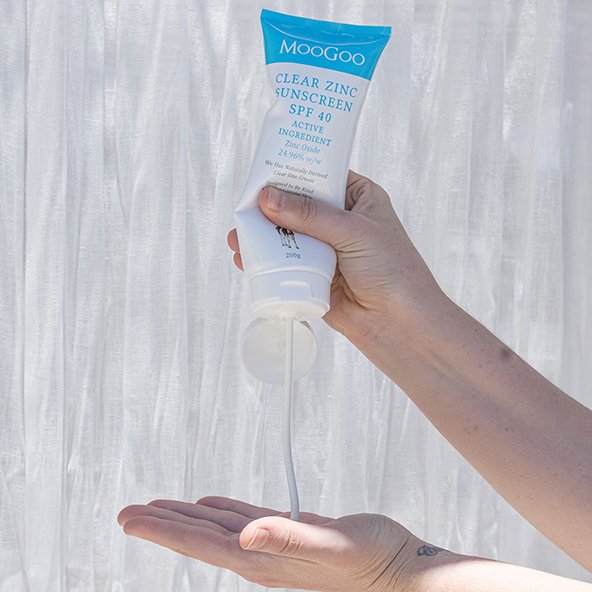 MG-Sun-Care-Clear-Zinc-Sunscreen-SPF-40-200g-4.jpg