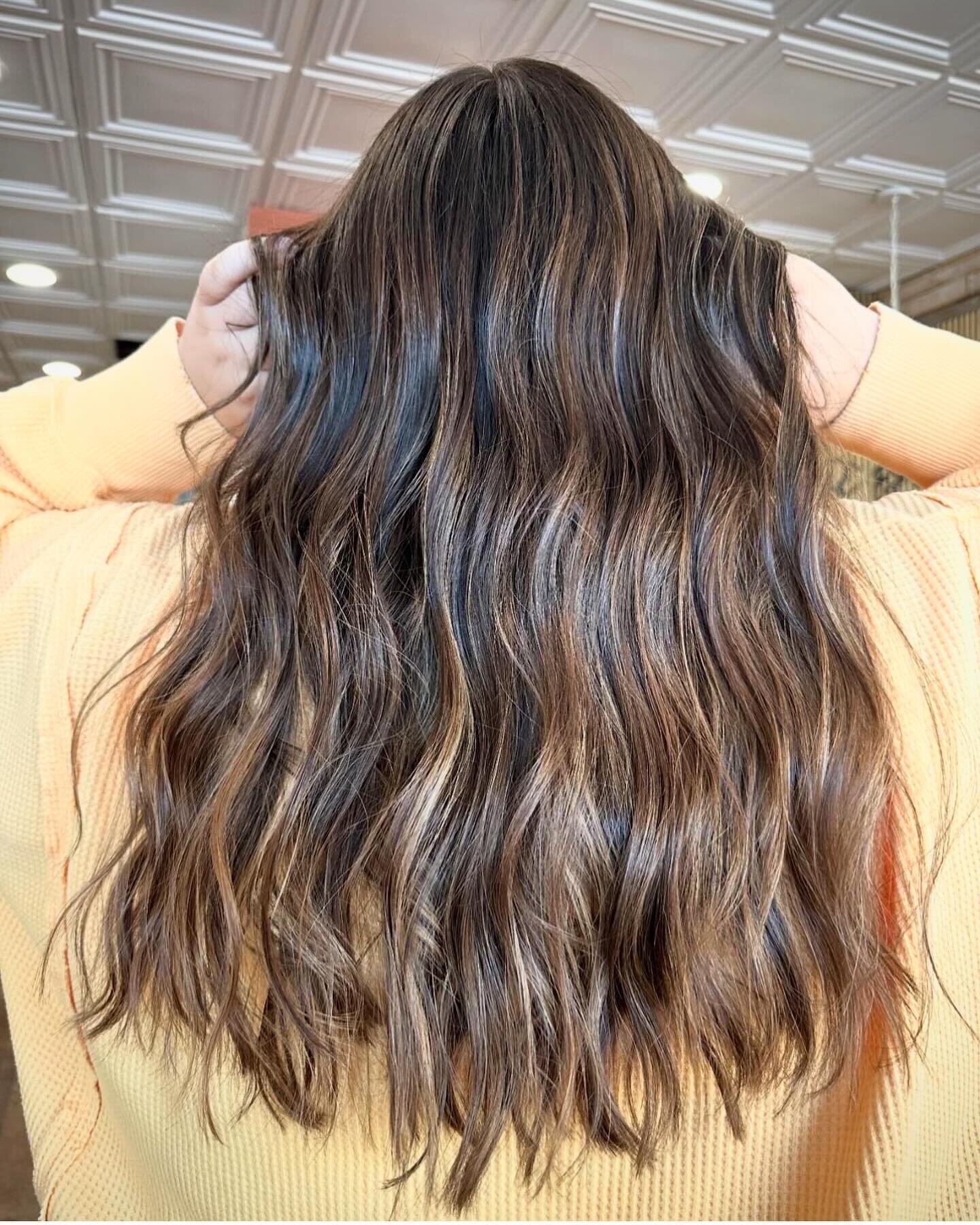 Chocolate Anyone?!! 🍫🍫
Art by @muahby.mo 
.
#trustandmanesalon #balayage #balayagehighlights #balayaged #richbrown #livedinhair #livedincolor