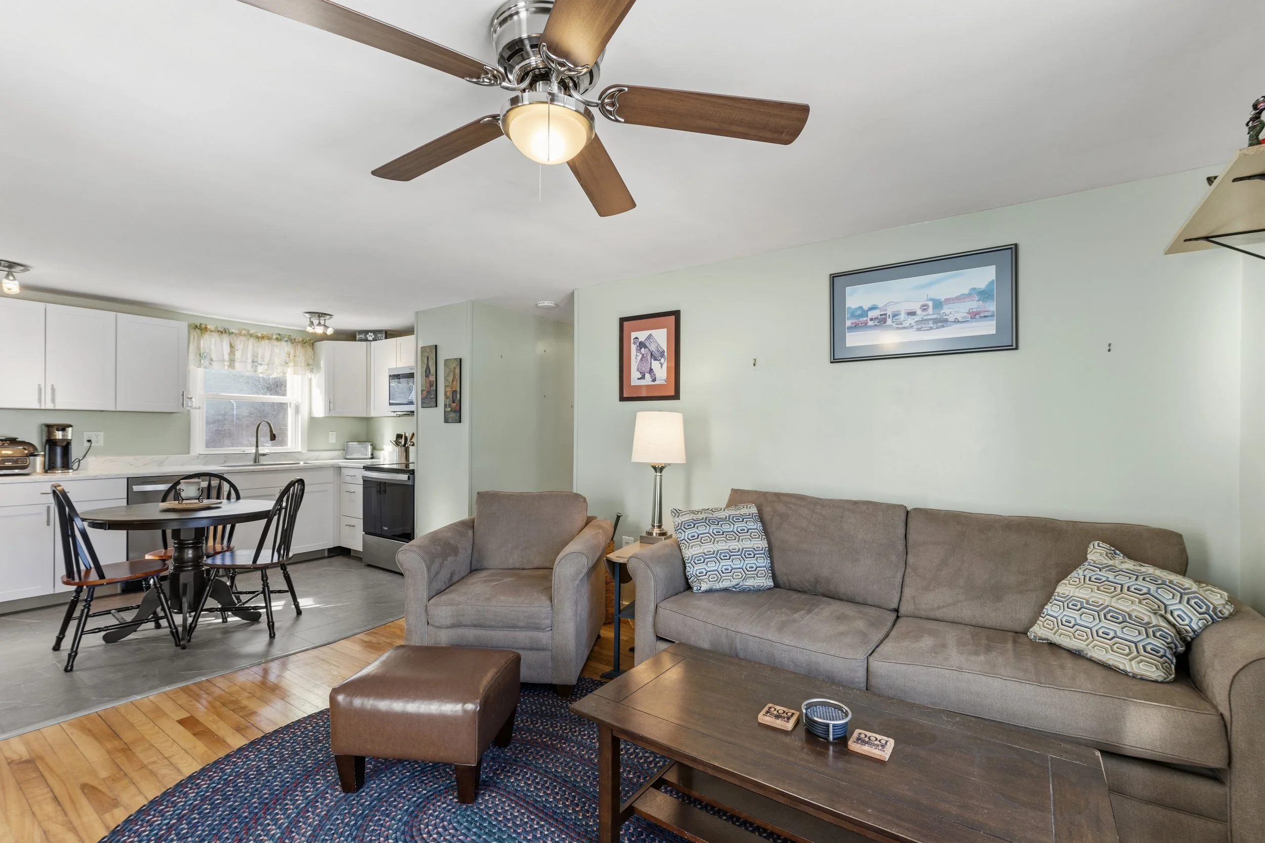 25 Longfellow Dr - 03.jpg