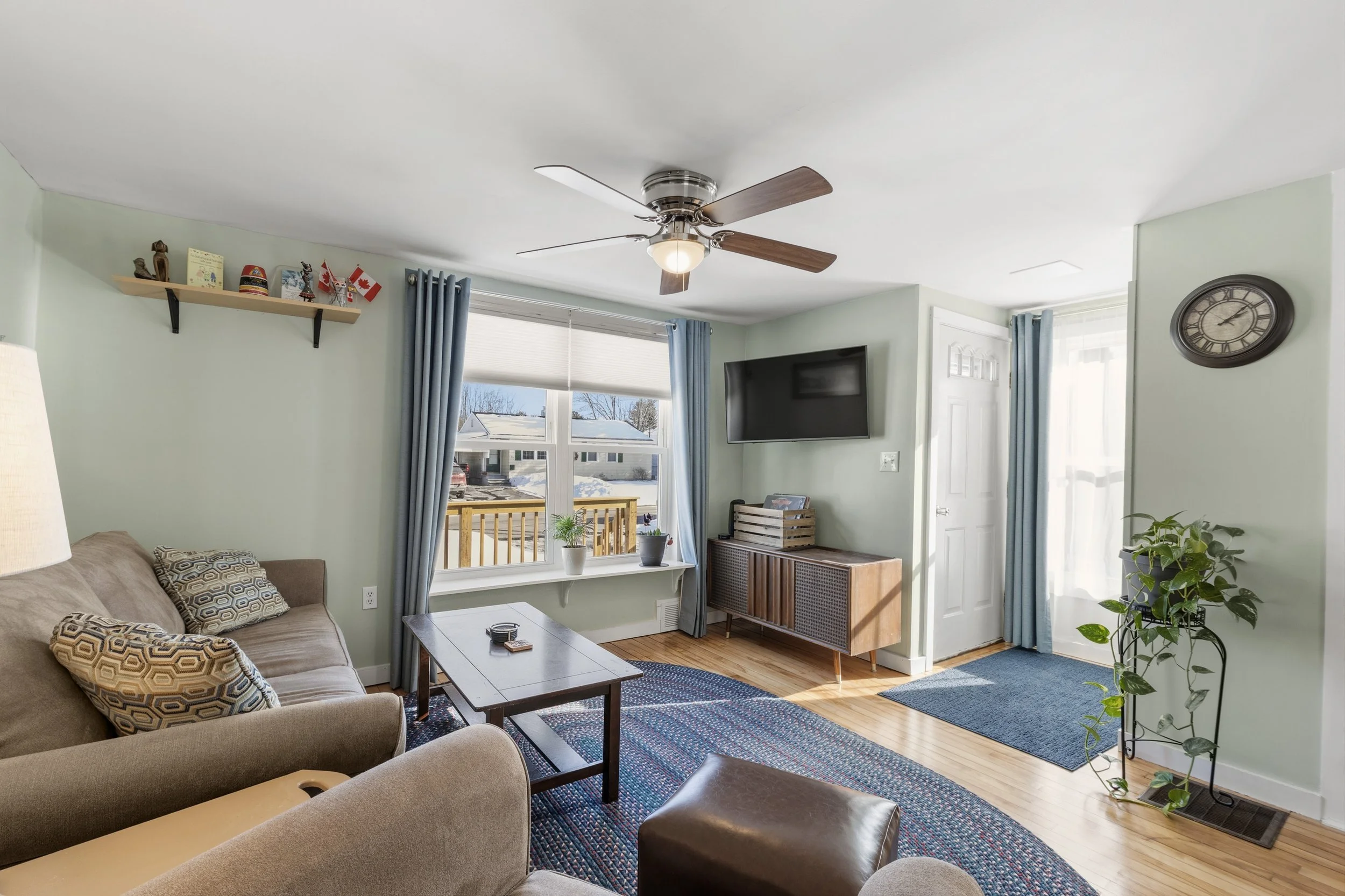 25 Longfellow Dr - 02.jpg