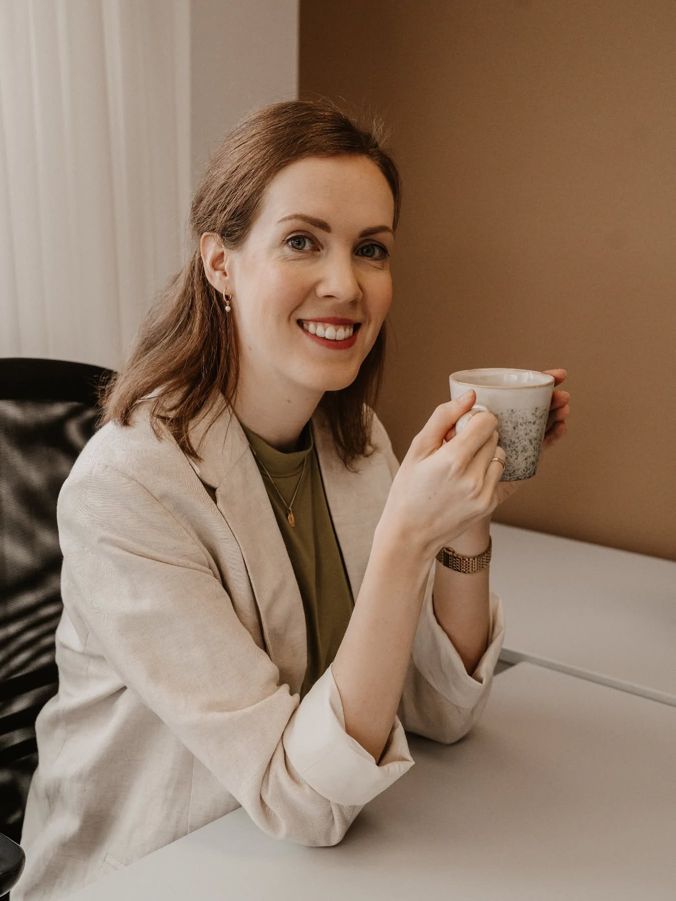 Oeps&hellip; helemaal vergeten 🙈

Op 1 oktober bestond mijn praktijk alweer 2 jaar 🎉

Twee jaar vol groei, fijne samenwerkingen, lieve gezinnen, inspirerende collega&rsquo;s en mooie stappen: zoals onze nieuwe locatie in Elburg 🌿

Wat begon in het