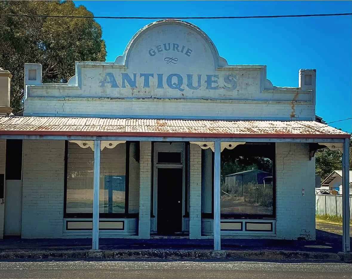 Exquisite capture of a bygone era in Geurie. The stories this building could share.

The old &ldquo;saloon&rdquo;, and billiards hall. Glorious pressed tin ceiling &amp; original features.

📸 @photographybyangiewhite