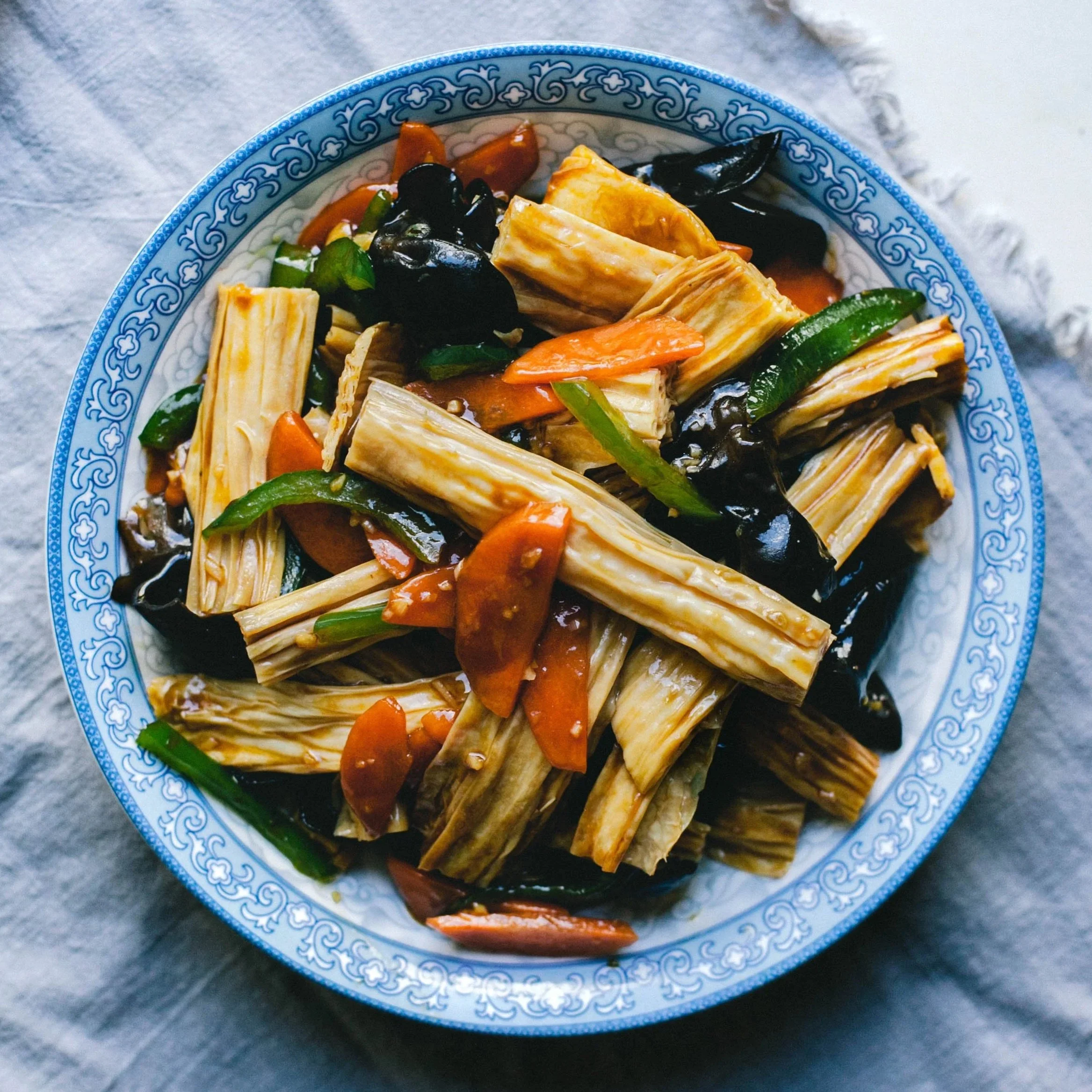 Fu Zhu (Tofu Sticks) and Veg Stir Fry | 腐竹炒杂蔬
