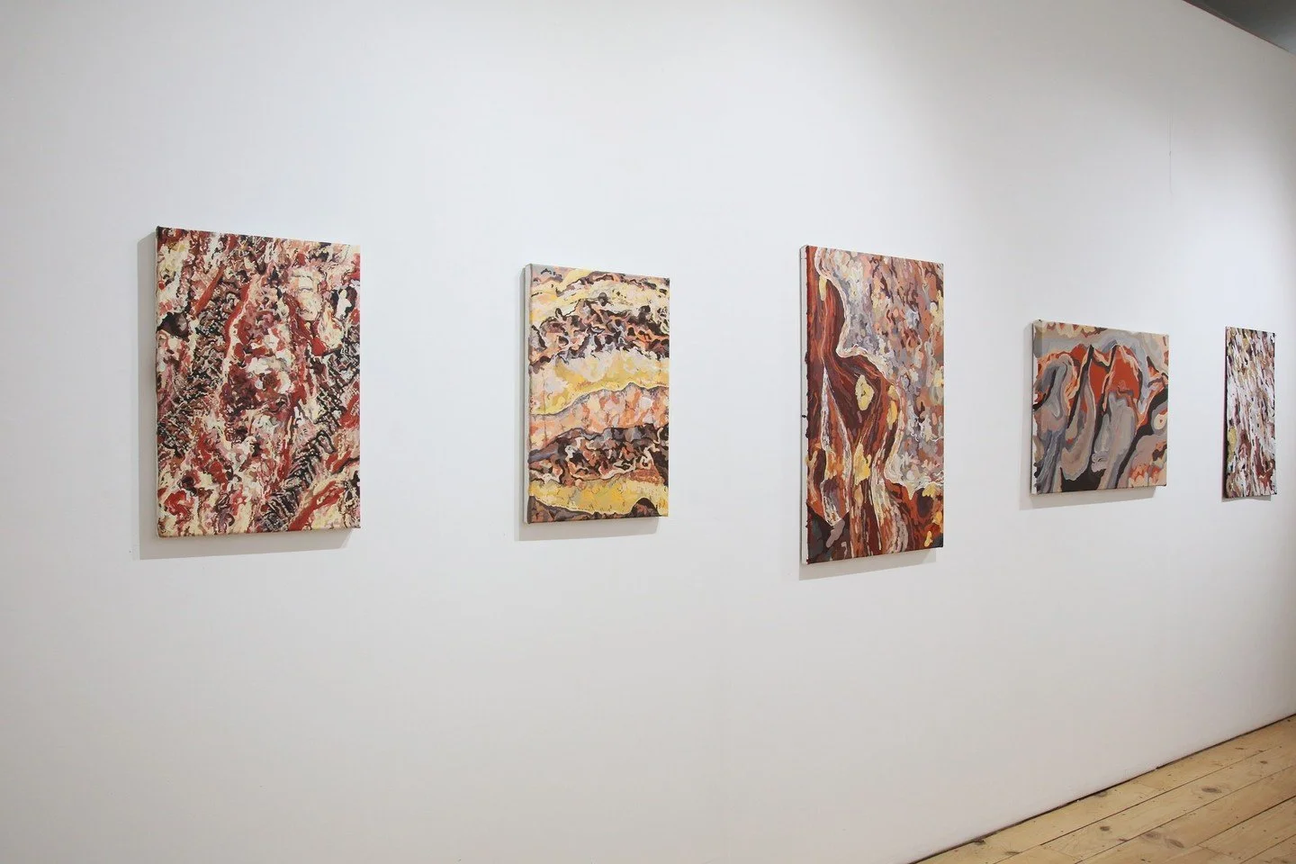 Oh the time has flown by since 'Intertidal' wrapped up at @brunswickstreetgallery 🌊 Check out some of the install shots from the exhibition featuring the red tones of Reddell Beach. 

Very grateful for the opportunity to present this body of work an