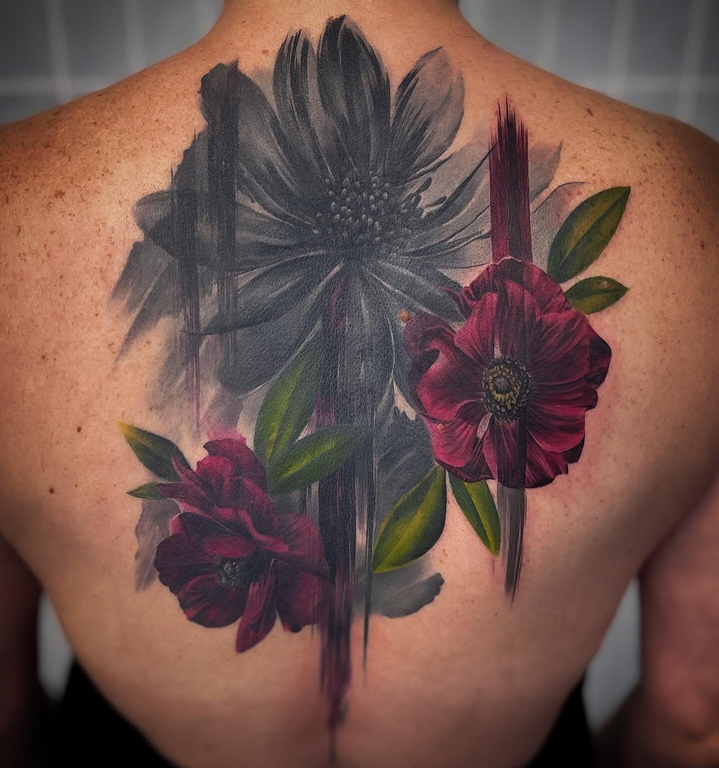 Here&rsquo;s the finished back piece after 3 full days!! Bottom and grey flower fully healed :) only some very minor touch ups needed! Hope you guys like it! 

Limited availability now for January and February! Message to book in ☺️

Proudly sponsore