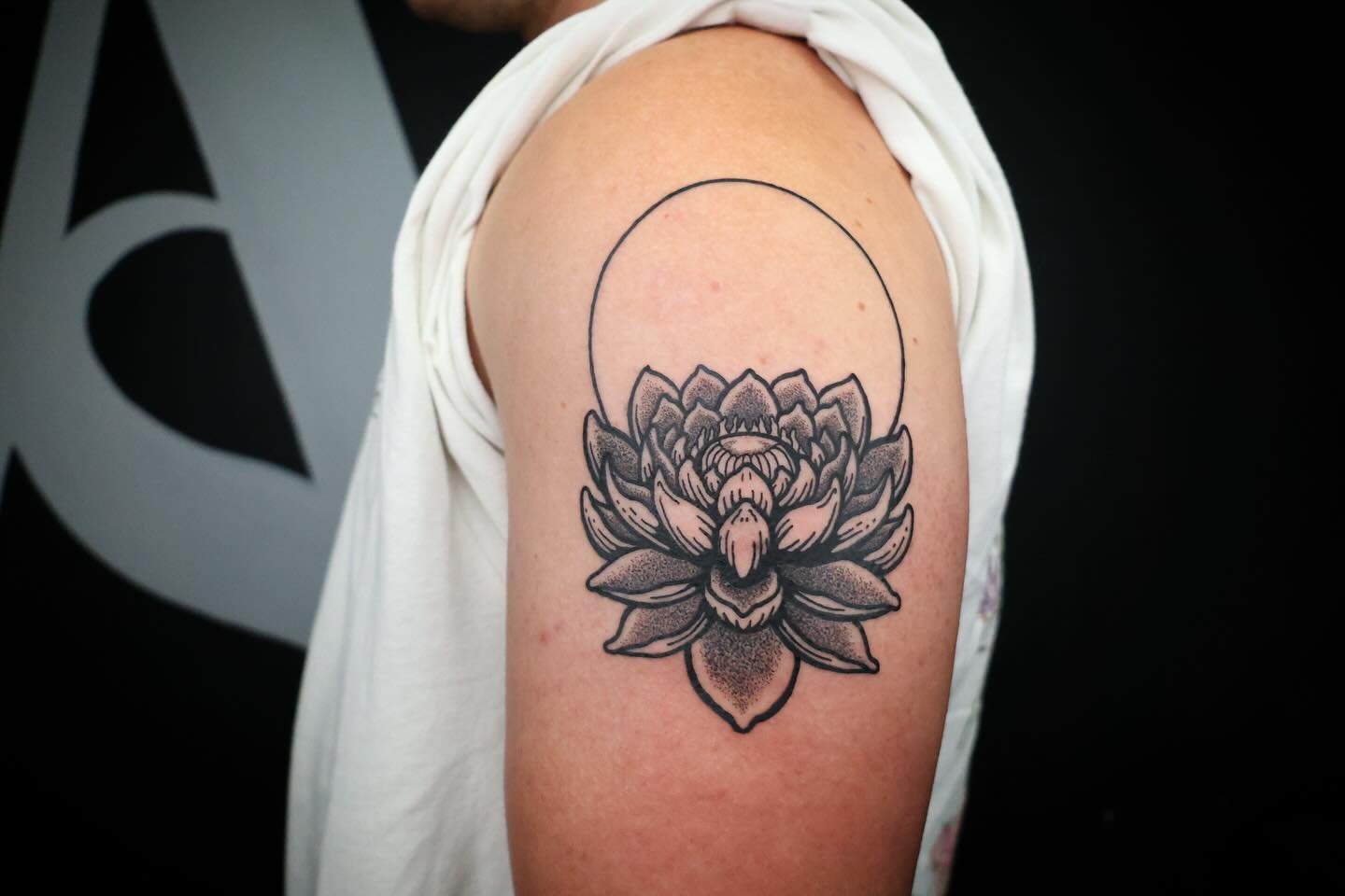 🪷 Lotus &amp; Sun 🌞 Thanks for a killer session @d.povall such a pleasure to do this one for you. 

Made with @yayofamilia @criticaltattoosupply @pantheraink @tattooproton @kwadron @envyneedles 

#tattooapprentice #apprenticetattoo #blackwork #blac