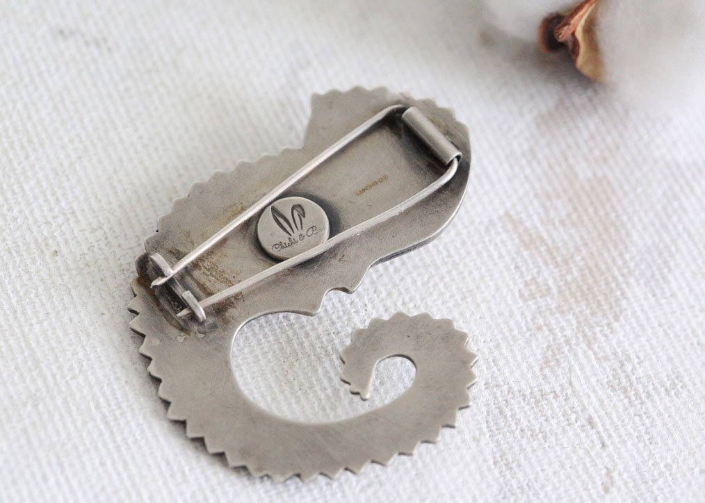 chameleon Brooch clasp.jpg