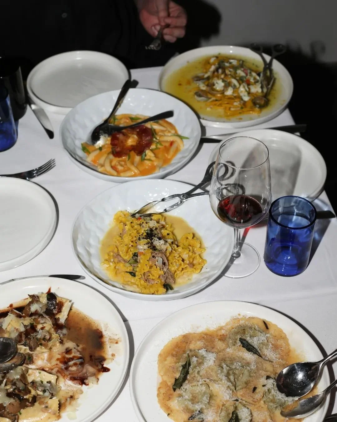 Your dinner party, done properly.💌

Our Pasta Kits are ready in 10 minutes, so you can actually sit down and enjoy your own party.

This is I Maccheroni, at home.
Pick up or delivery within 24 hours.