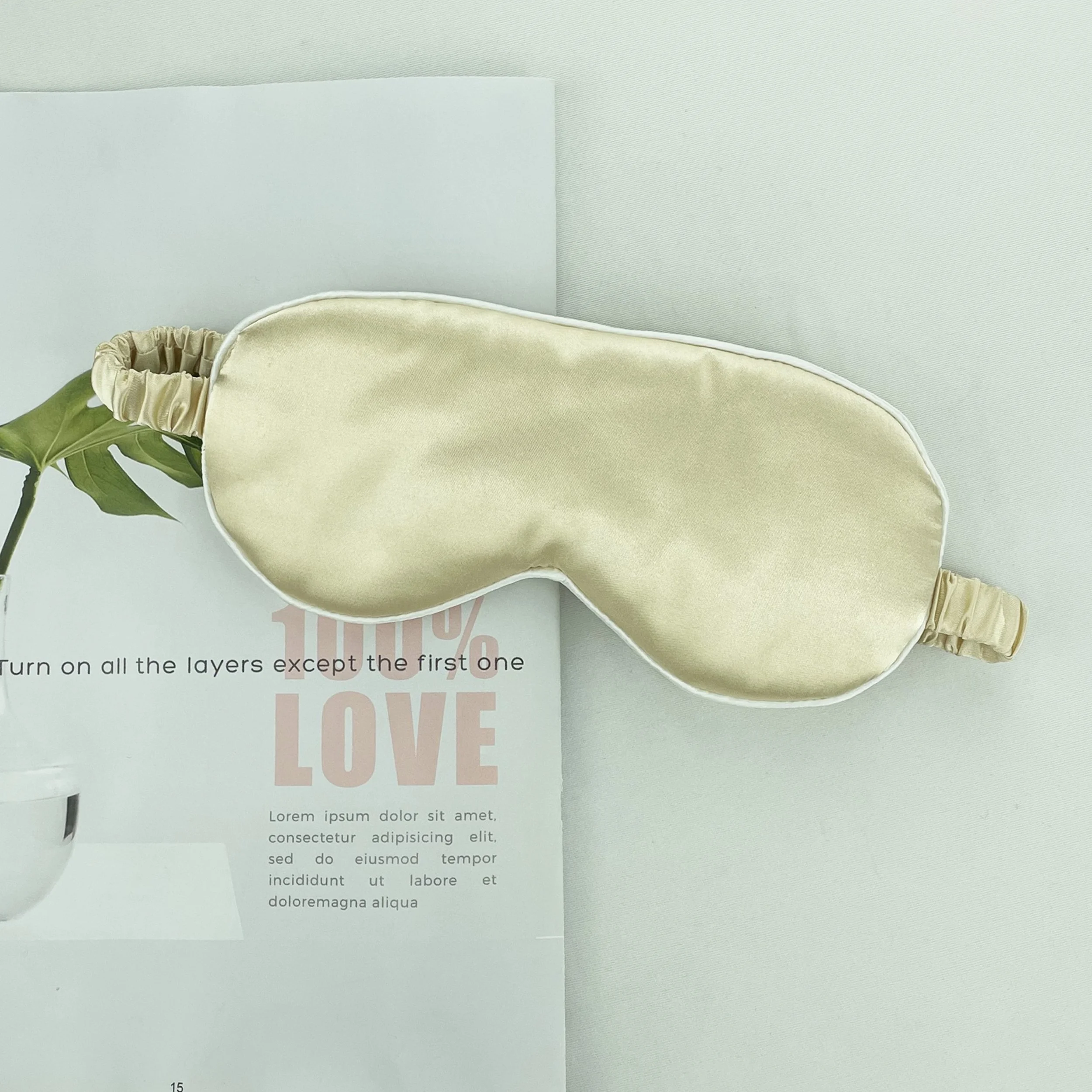 Masque de nuit en satin