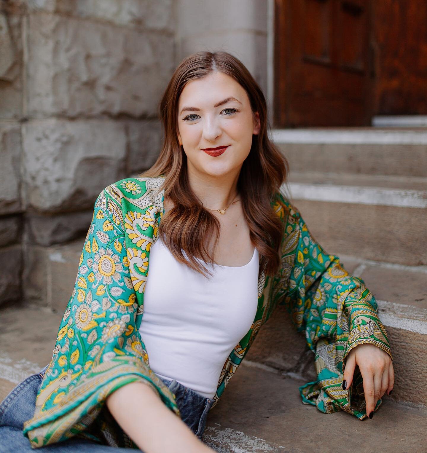 These downtown sessions are so much fun. Addison&rsquo;s personality shined so bright at this amazing location ✨  Happy Friday everyone!
.
.
.
.
.
.
.
.

#parkerphotographer  #coloradophotographer #coloradoportraitphotographer #denverseniorphotograph