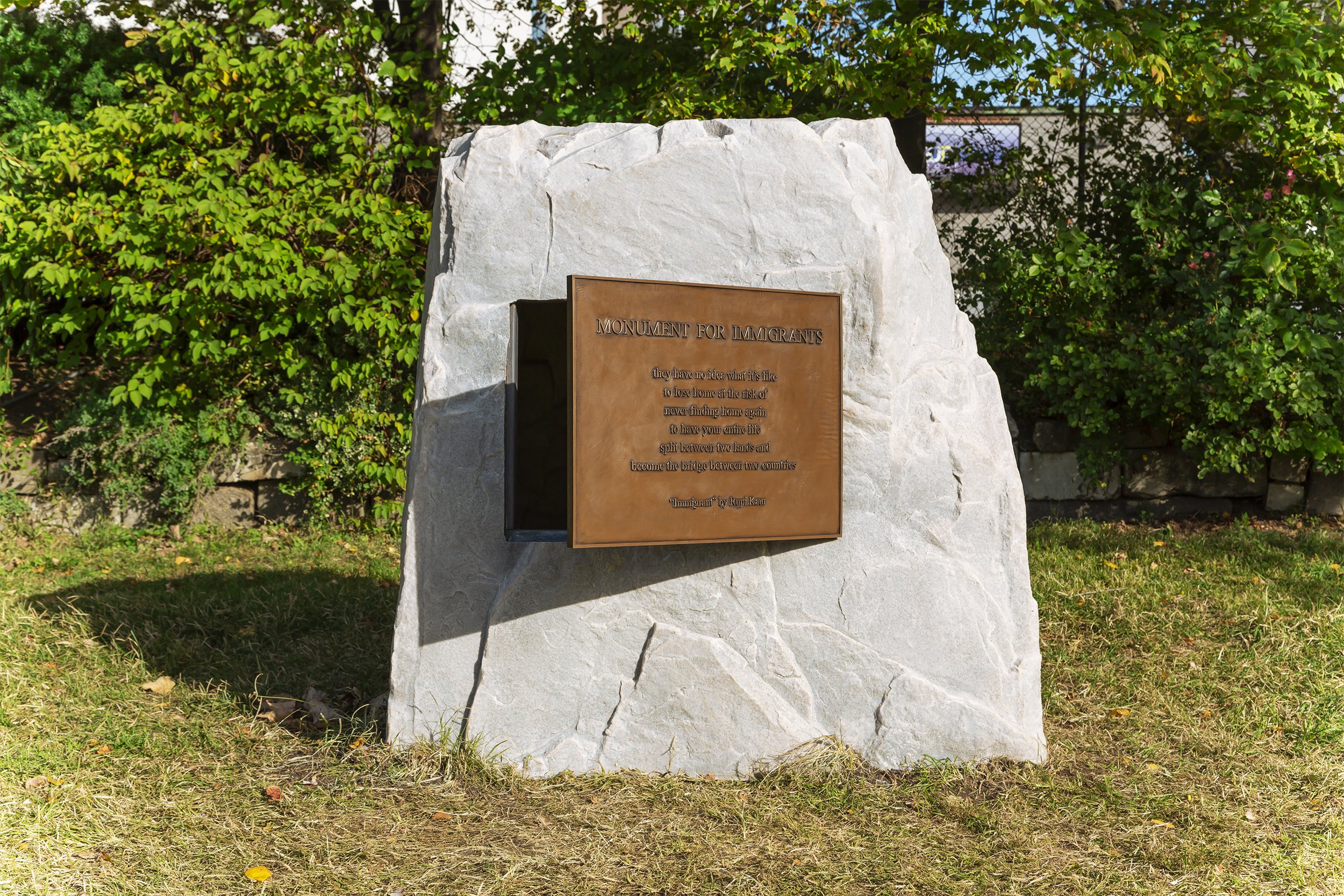 monument-for-immigrants-in-advance-of-an-ice-raid-socrates-sculpture-park-monuments-now-install-1.jpg