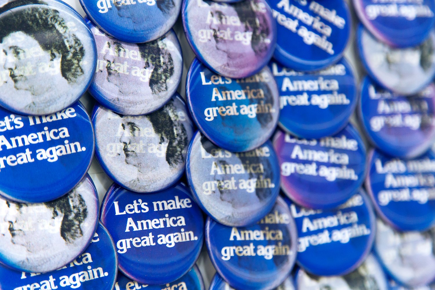   Rec-elections (Let's make America great again., Isabel González),  2016 Lenticular campaign buttons 3 inch diameter 