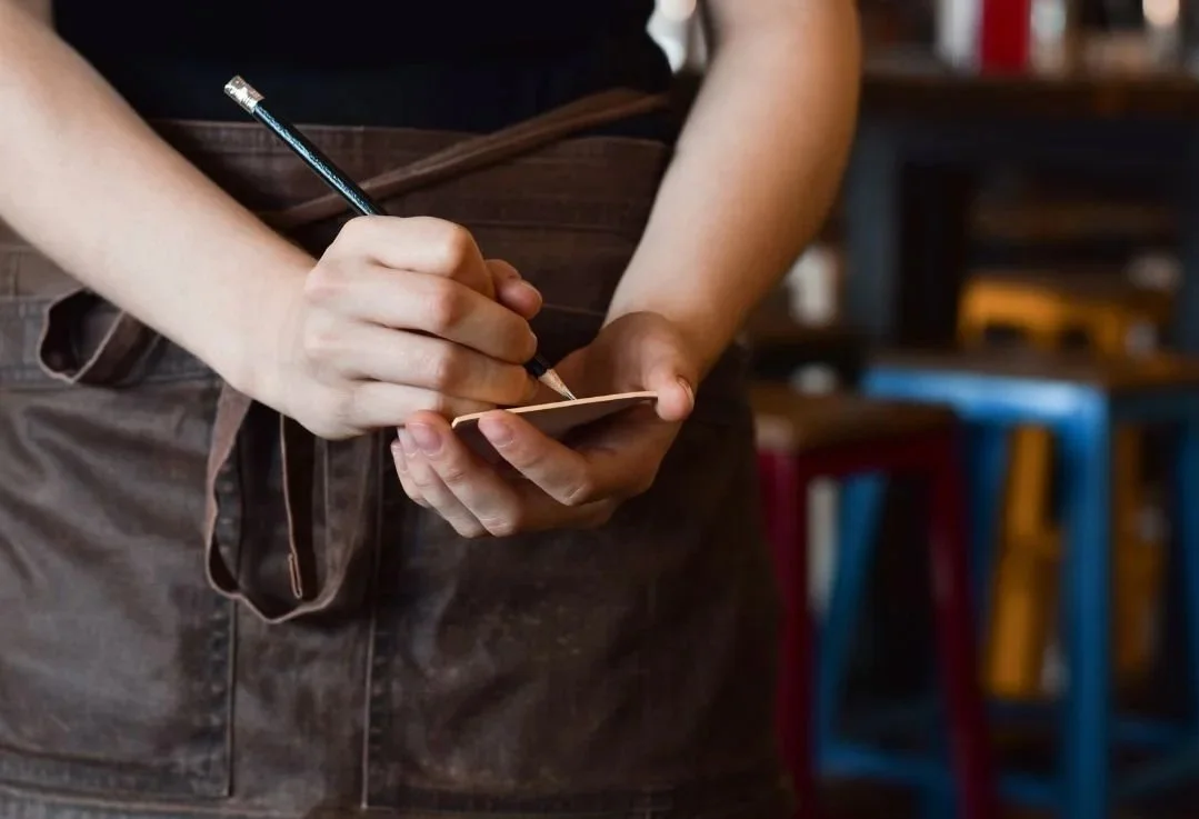 Handheld POS Systems for Restaurants: Should You Use Tableside Ordering?