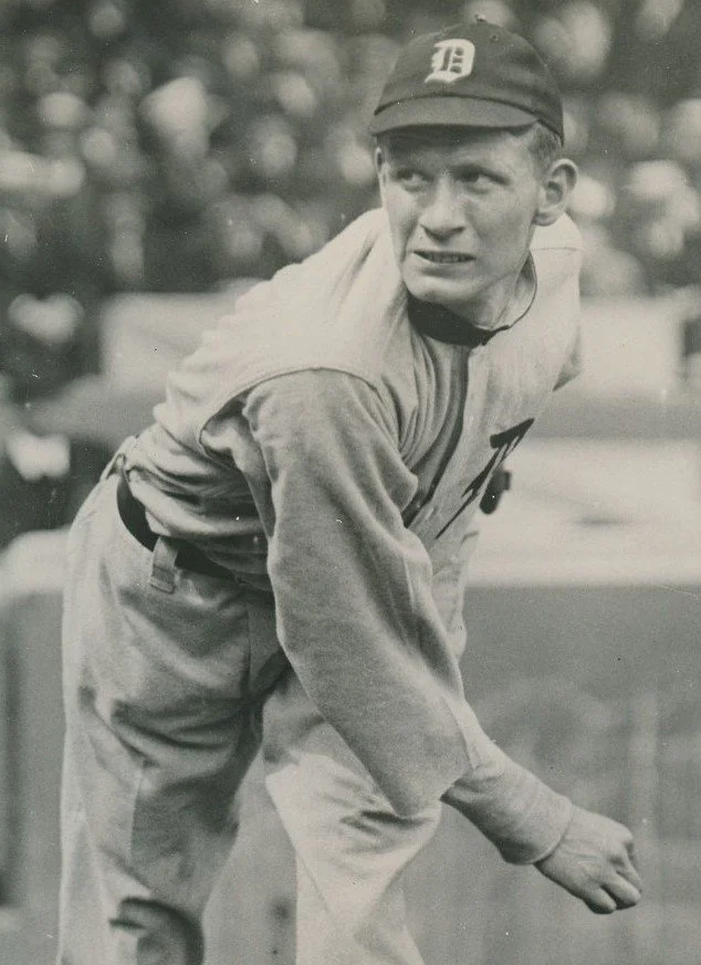 EHMKE HOWARD pitching pose w Detroit cropped.jpg