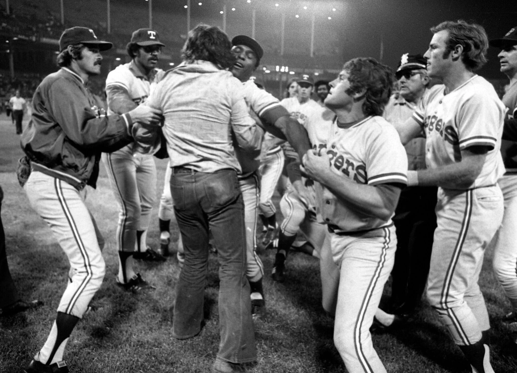 STADIUMS CLEVELAND 1974 BEER NIGHT 060474 FAN w RANGERS B.jpg