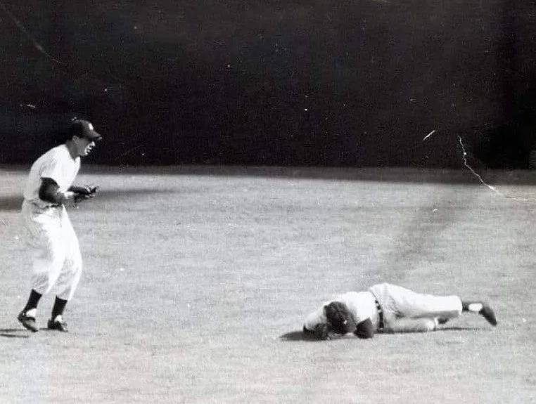 MANTLE MICKEY 1951 injury in WS w DiMAGGIO JOE.jpg