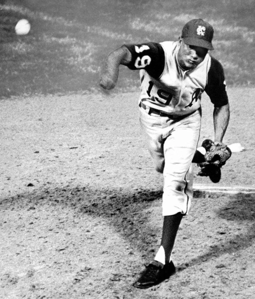 CAMPANERIS BERT pitching 090865 A.jpg