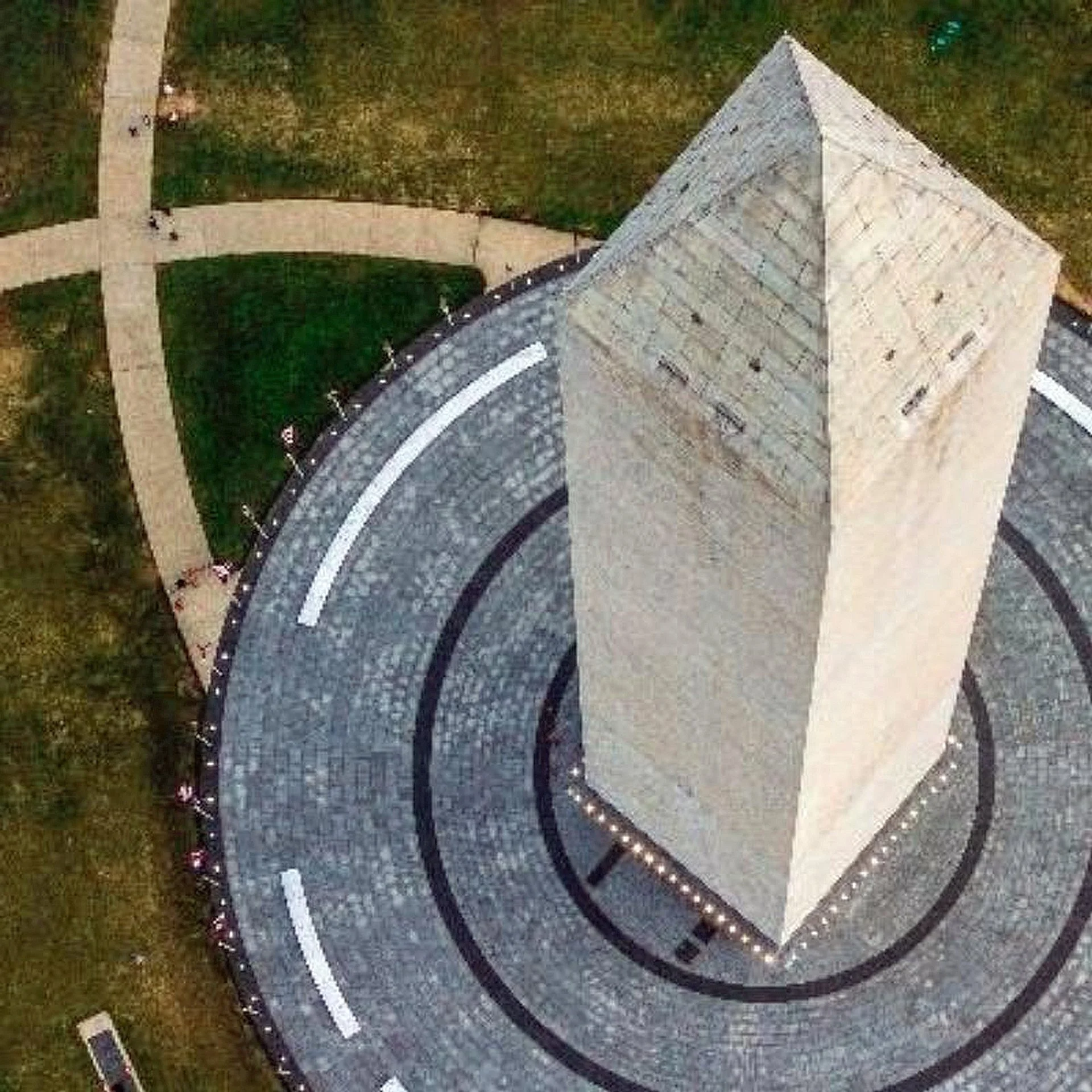 STREET GABBY Washington Monument B.jpg