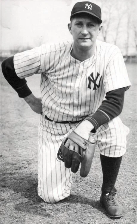 SCHREIBER PAUL posed w Yankees B.jpg