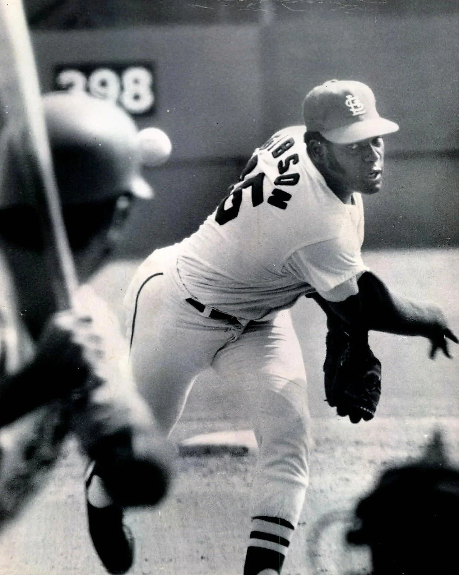 GIBSON BOB pitching inside A.jpg