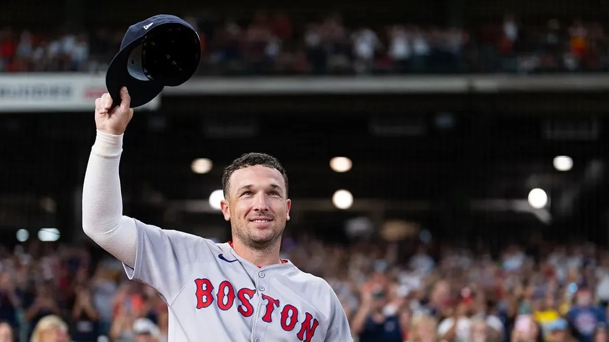 AlexBregmanRedSoxLeftCubs