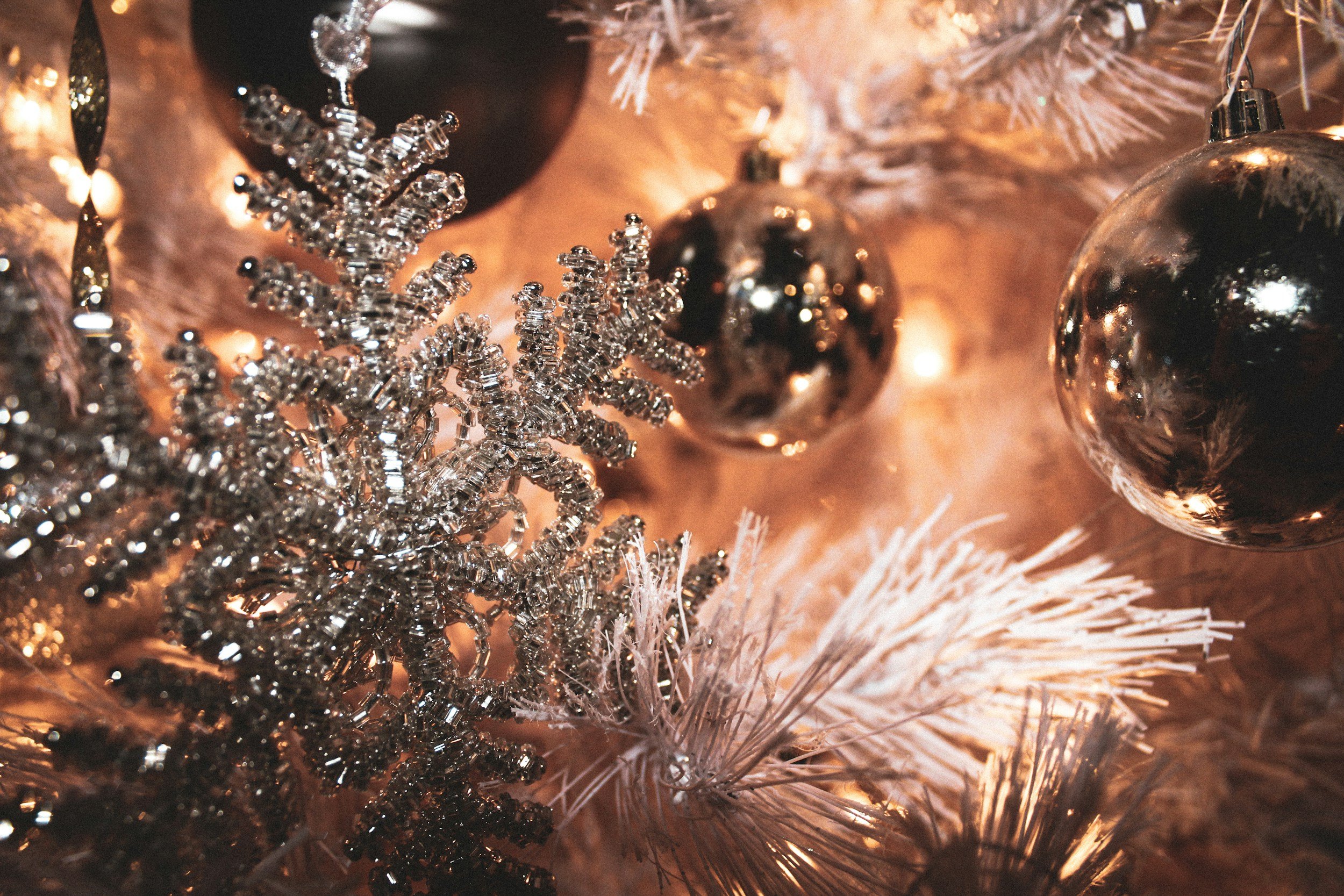 Last-Minute Holiday Interior Design Tips to Make Your Home Shine
