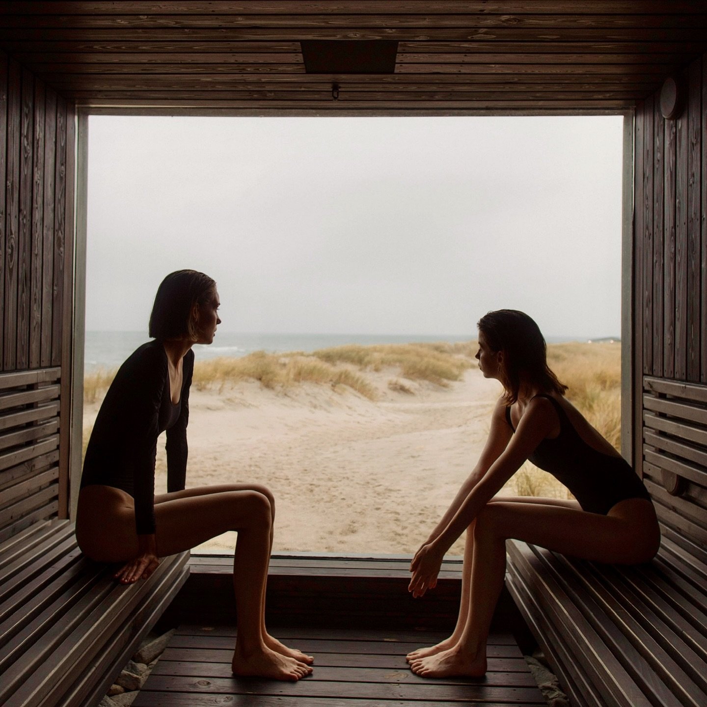 As the days get shorter and the air turns colder, it&rsquo;s more important than ever to find time to destress and reset ❄️✨

Stress impacts our overall health, and unfortunately, it also affects our hair - causing dryness, thinning, and dullness. Th