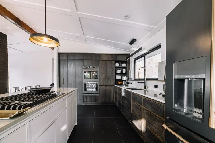 04+KneiserKitchen-102.webp