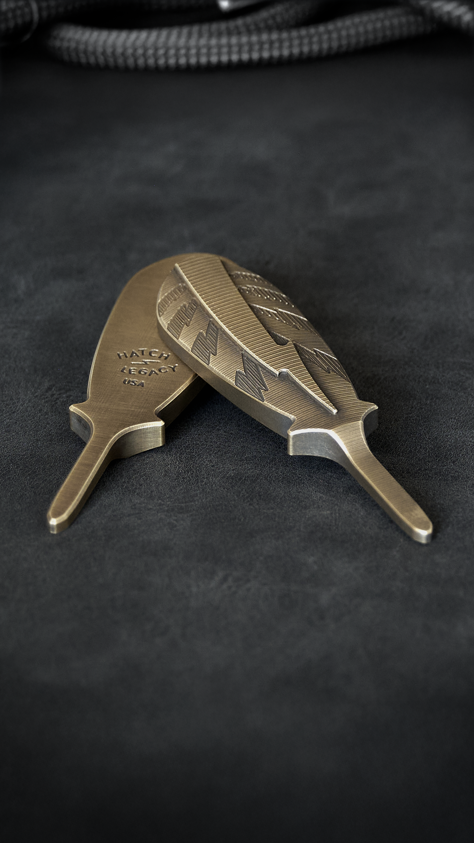 HATCH_FEATHER_VERTICAL.png