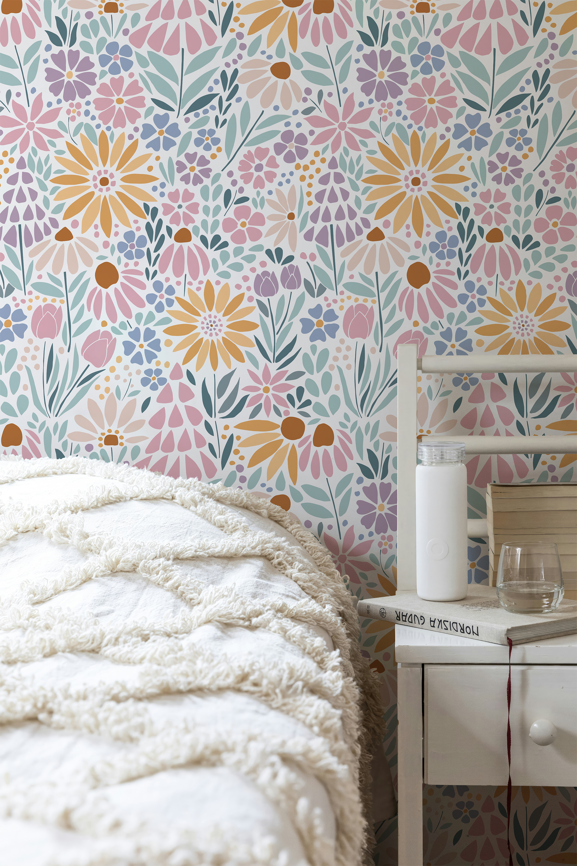 texturedbedding_beigecloseup_bedLight.png