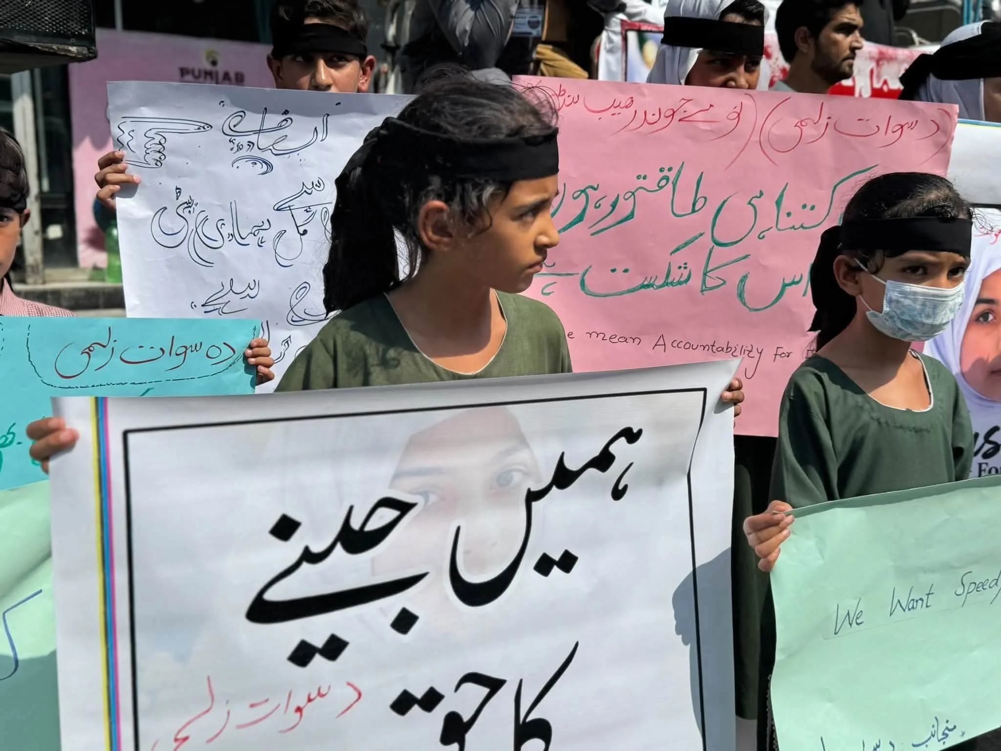 A 9-Year-Old Girl’s Killing in Pakistan Brings Women Into the Streets