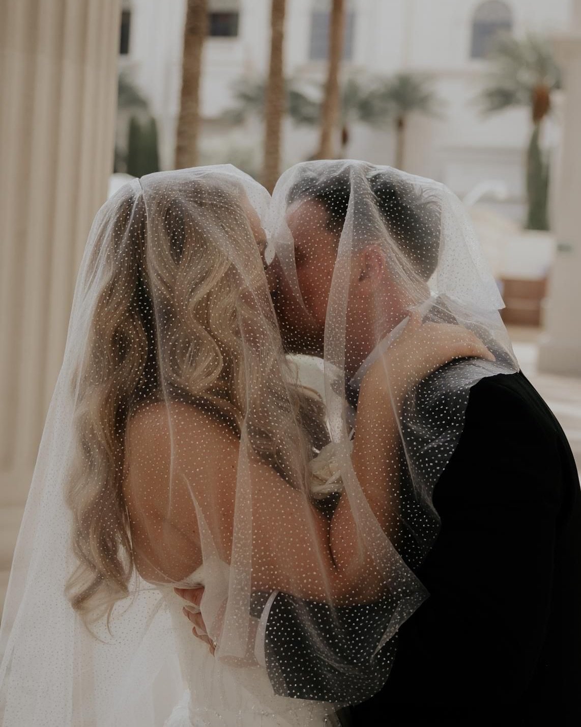 The O&rsquo;Malley&rsquo;s tying the knot in Vegas 🤍

MUA: @makeupbyrosec 

LAS VEGAS BRIDAL HAIRSTYLIST
LAS VEGAS BRIDE
VEGAS BRIDE
VEGAS ELOPEMENT
LAS VEGAS WEDDING
WEDDING HAIRSTYLIST
BRIDAL HAIRSTYLIST 
HALF UP HALF DOWN INSPO
WEDDING HAIR INSPO