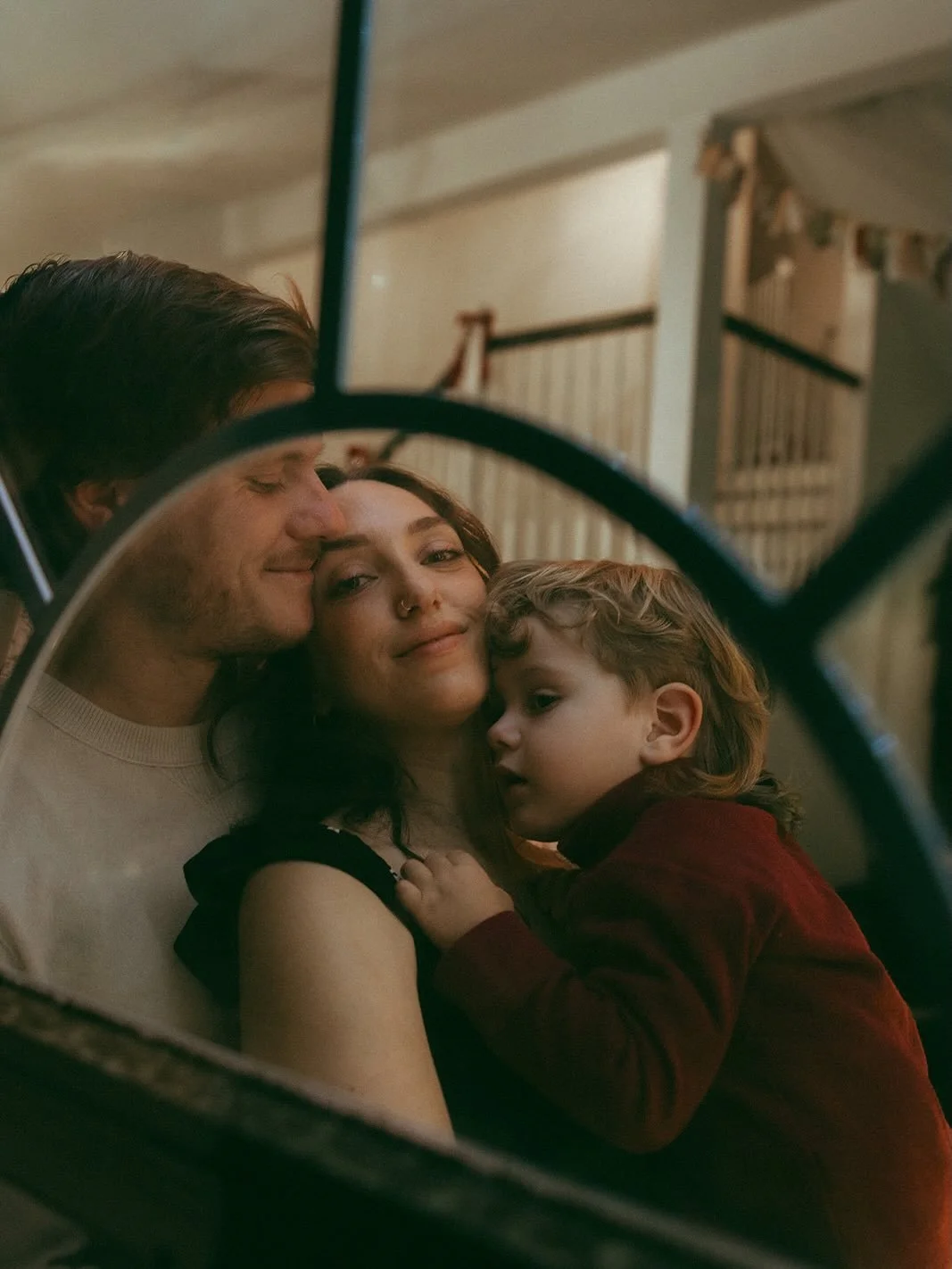 Merry Christmas! 🎄✨ I hope your holiday is filled with all the magic and love and joy you could ever hope for! I&rsquo;m so grateful for you all and had the best season capturing your families in all their beautiful, silly, one of a kind glory. Than