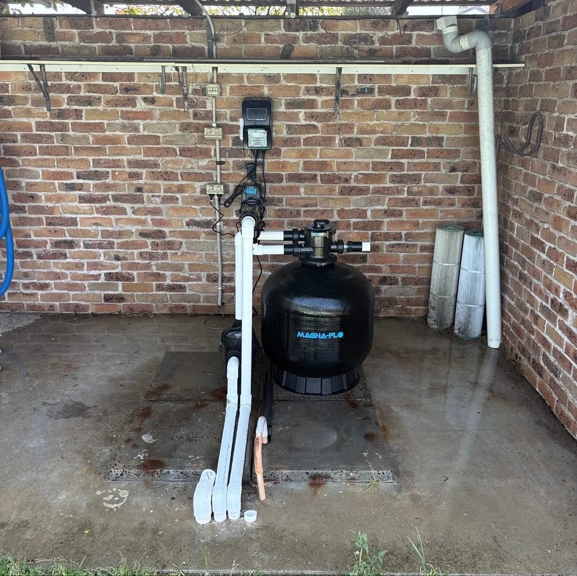 Another clean install by the boss man 🙌 

Swipe ⬅️ for the before. 

Say goodbye to cartridge cleaning and hello to easy living &mdash; sand filter style! 💧 

This upgrade will change your pool game forever 💦 

#SandFilterLife #PoolLife #PoolUpgra